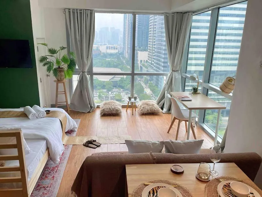 Tarzan In The City! In Avant Bgc Parking With Fee Manila Apartment