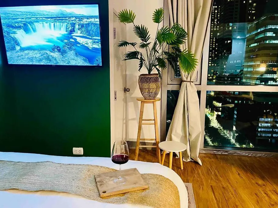 Apartment Tarzan In The City! In Avant Bgc Parking With Fee Manila